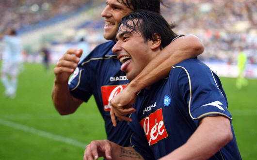 Lavezzi e Maggio esultano