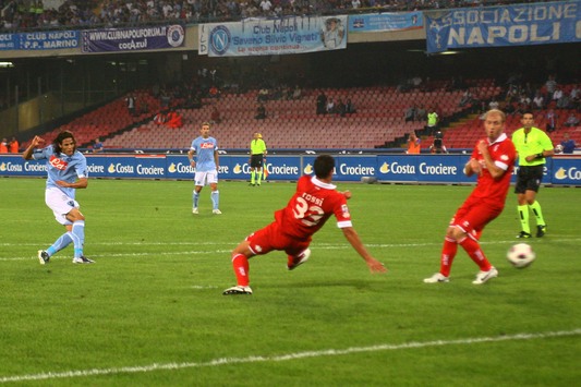 Il gol di Cavani