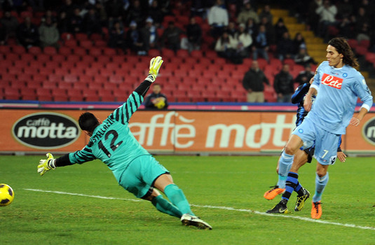 Il gol di Cavani, annullato