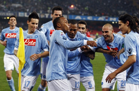 Zuniga festeggia con i compagni