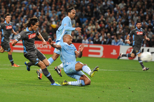 Il tiro di Cavani per il momentaneo 0-1.