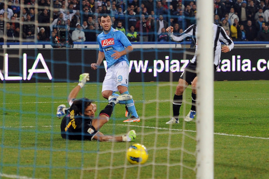 Il primo dei due gol di Pandev