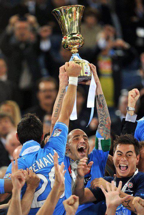 Il "Capitano" Cannavaro alza la Coppa