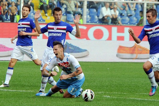 Il fallo da rigore su Hamsik