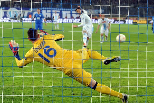 Il gol di Cavani su rigore