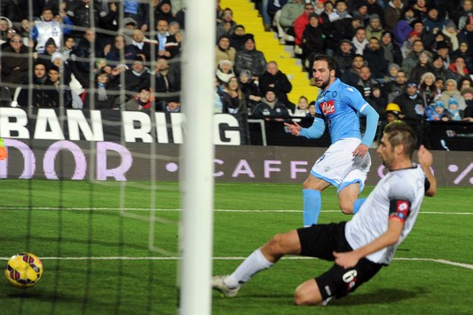 Il 1~{B0~} gol di Higuain
