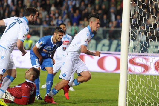 L'autogol di Laurini su tiro di Hamsik