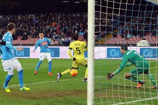 Un tiro di Callejon