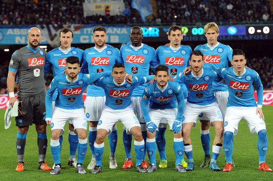 La squadra a centrocampo